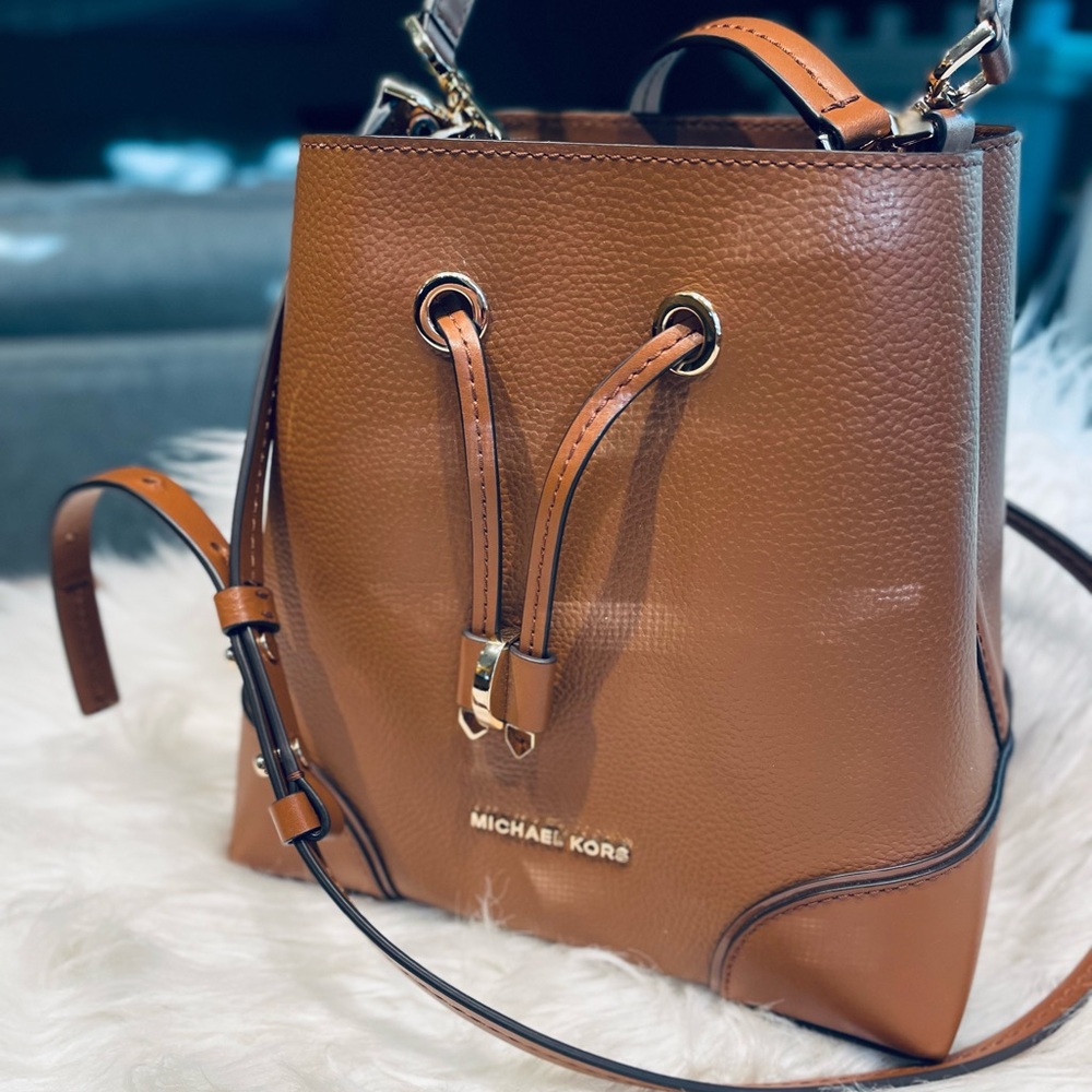 MICHAEL KORS Mercer Gallery XS Convertible Bucket Crossbody Bag- Limited supply! - Picture 11 of 11